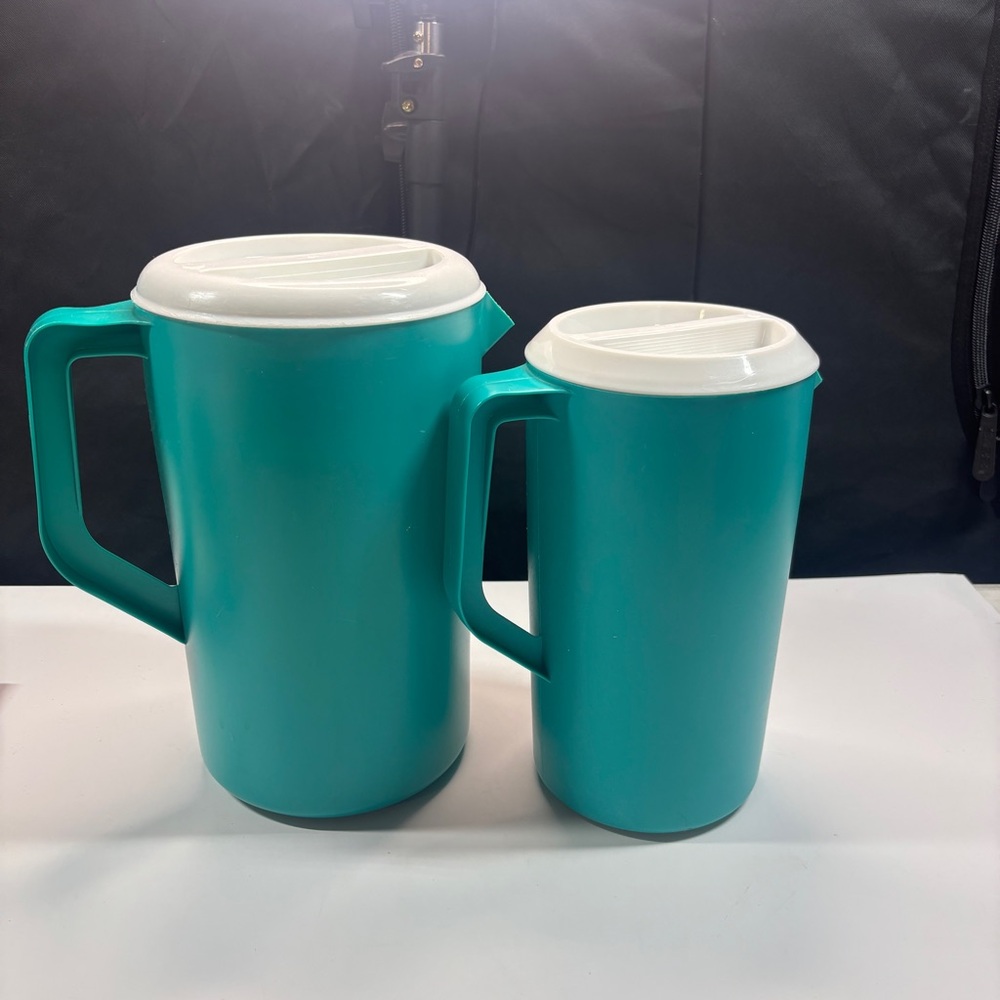 Rubbermaid Classic 2 1/4 Quart 1 Gal Turquoise Pitcher White Lid VTG